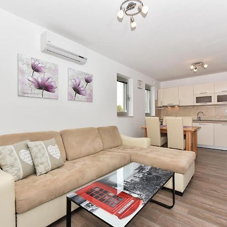 Apartmani Iva ヴィル エクステリア 写真