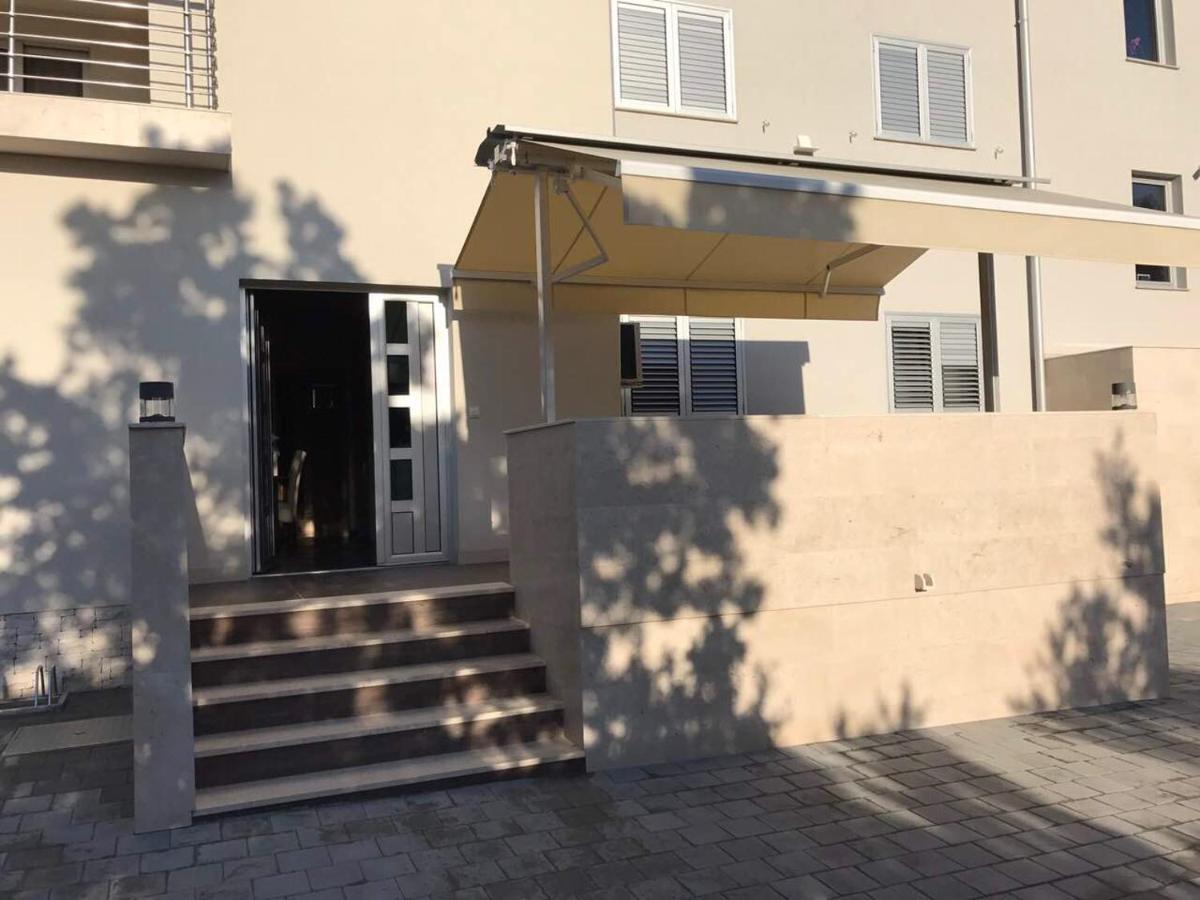 Apartmani Iva ヴィル エクステリア 写真