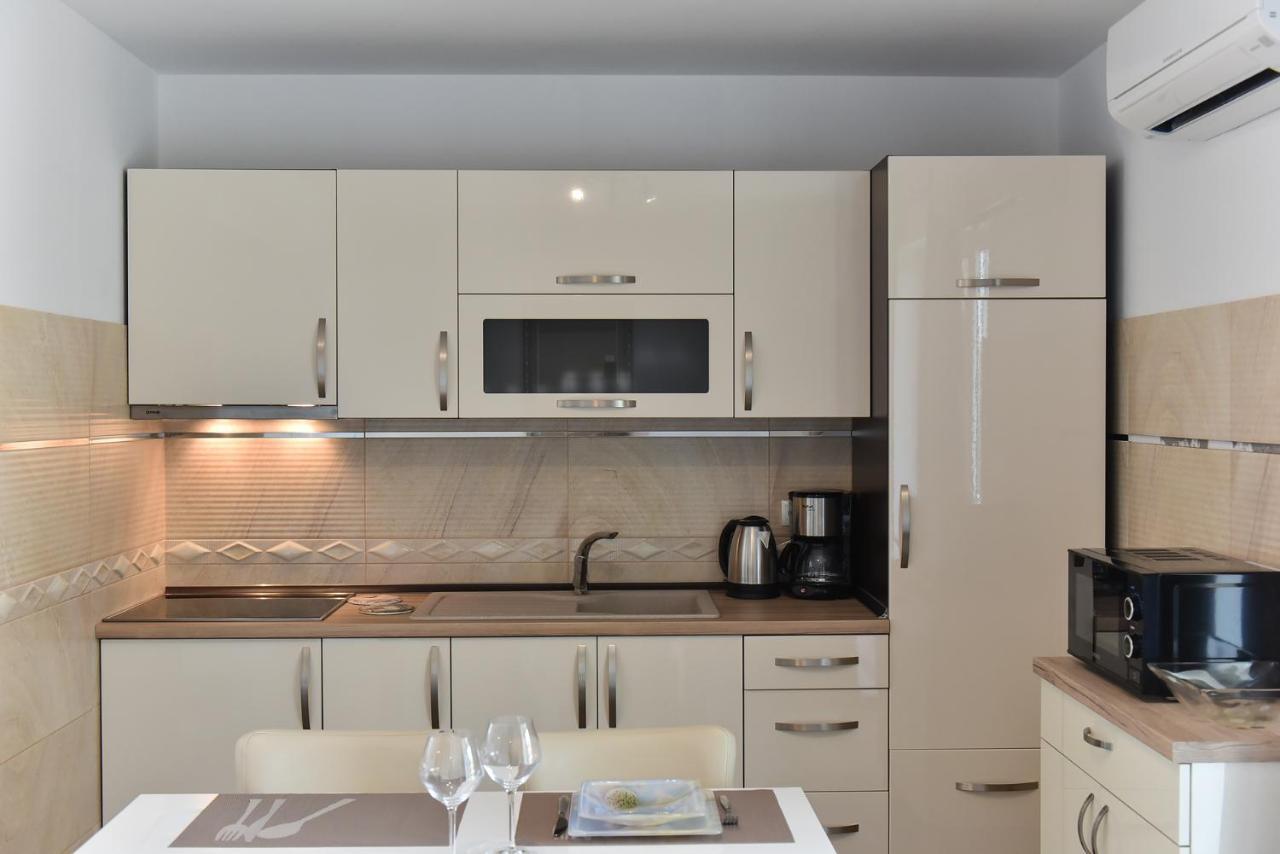 Apartmani Iva ヴィル エクステリア 写真