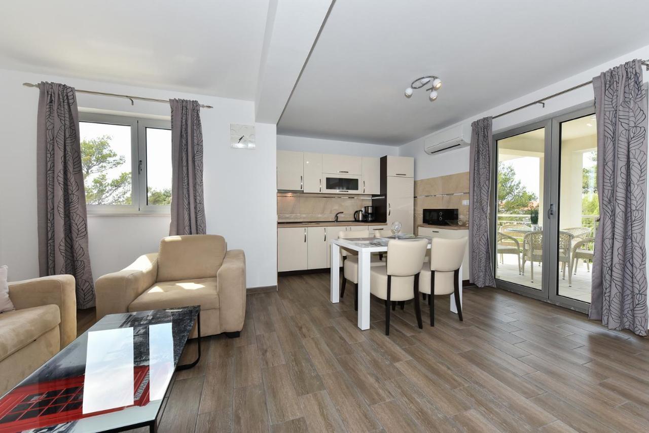 Apartmani Iva ヴィル エクステリア 写真