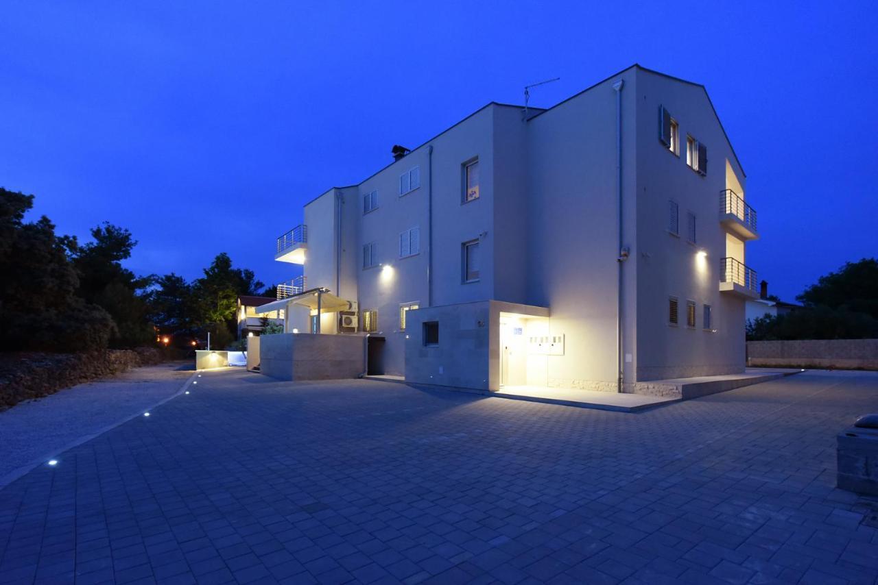 Apartmani Iva ヴィル エクステリア 写真