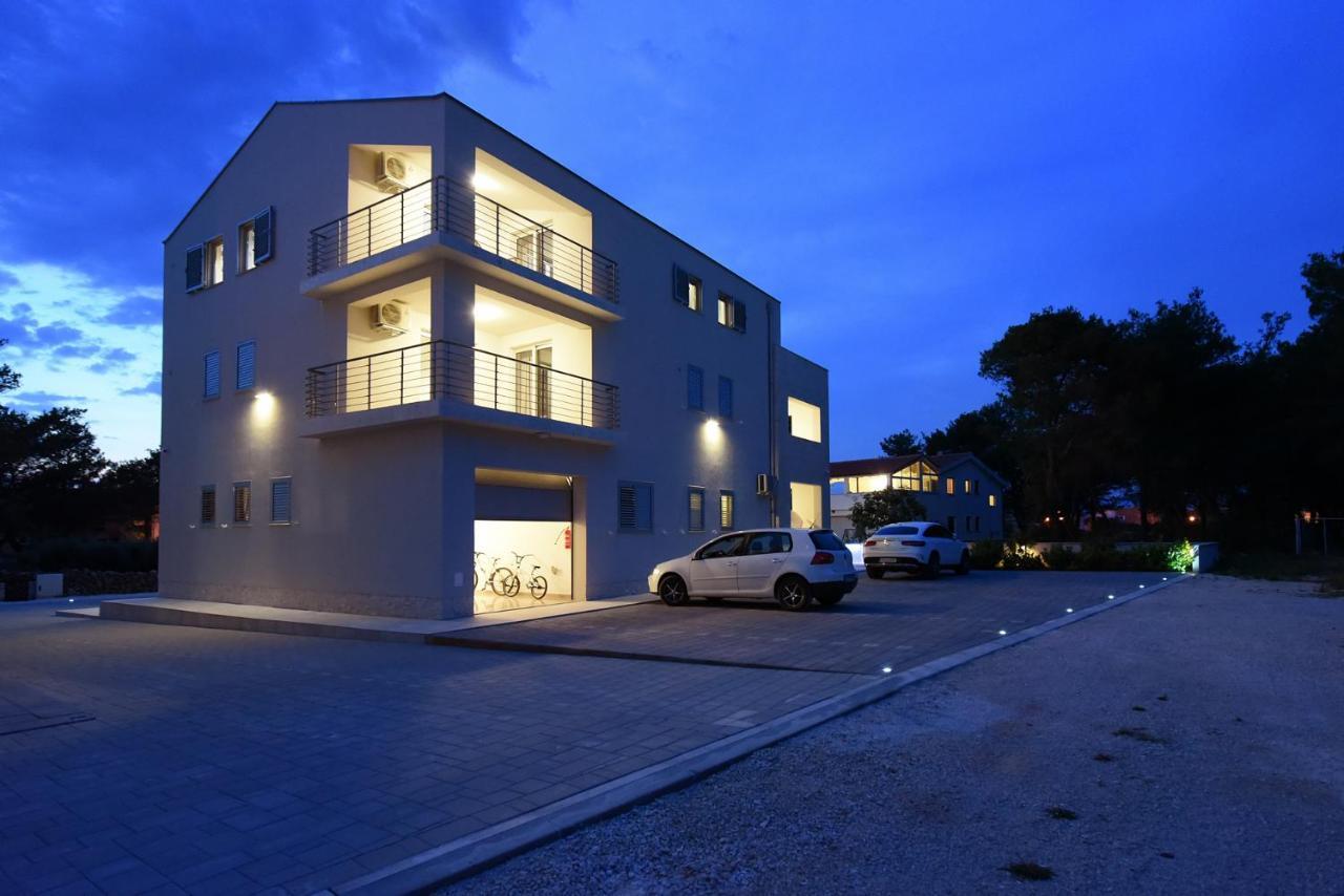 Apartmani Iva ヴィル エクステリア 写真