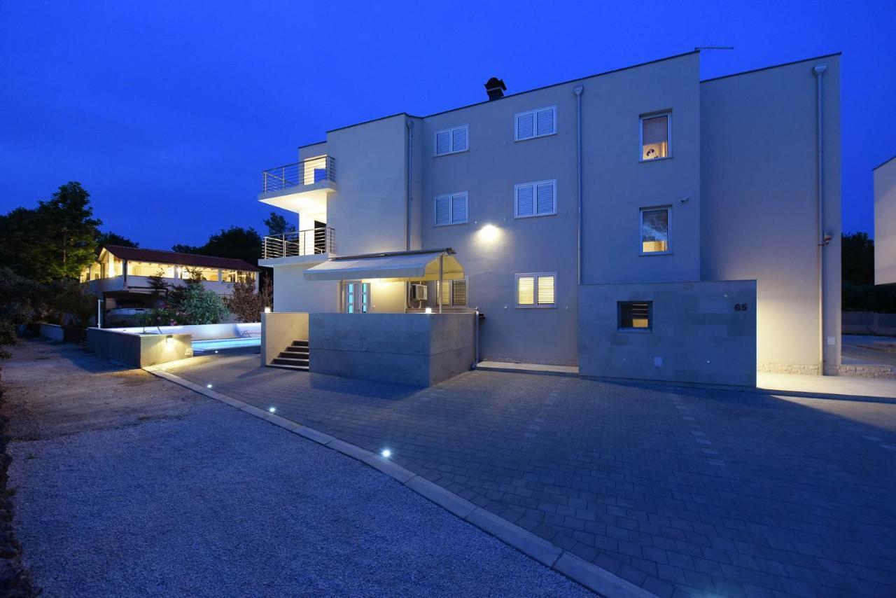 Apartmani Iva ヴィル エクステリア 写真