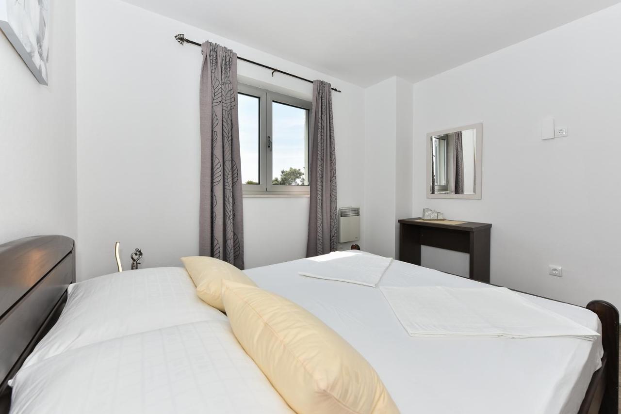 Apartmani Iva ヴィル エクステリア 写真