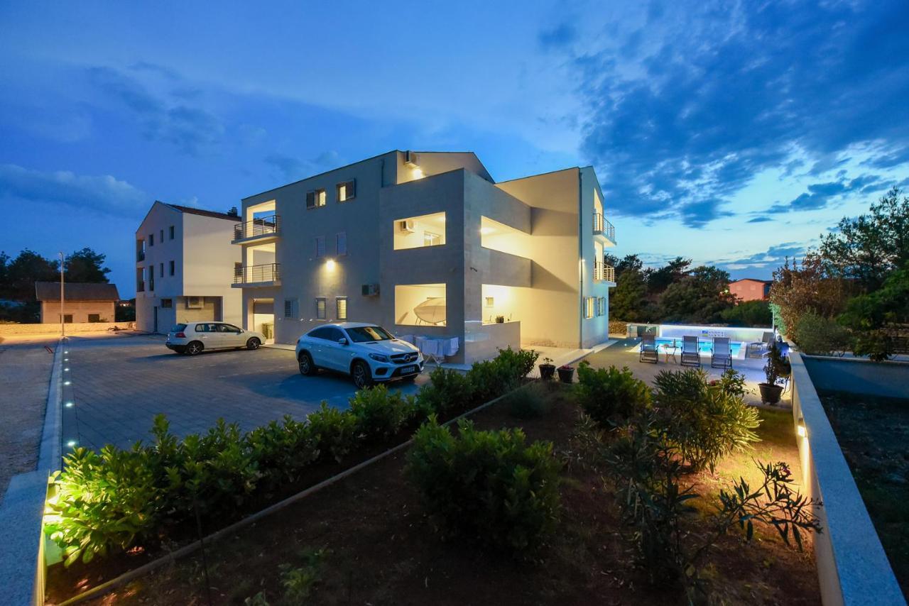 Apartmani Iva ヴィル エクステリア 写真