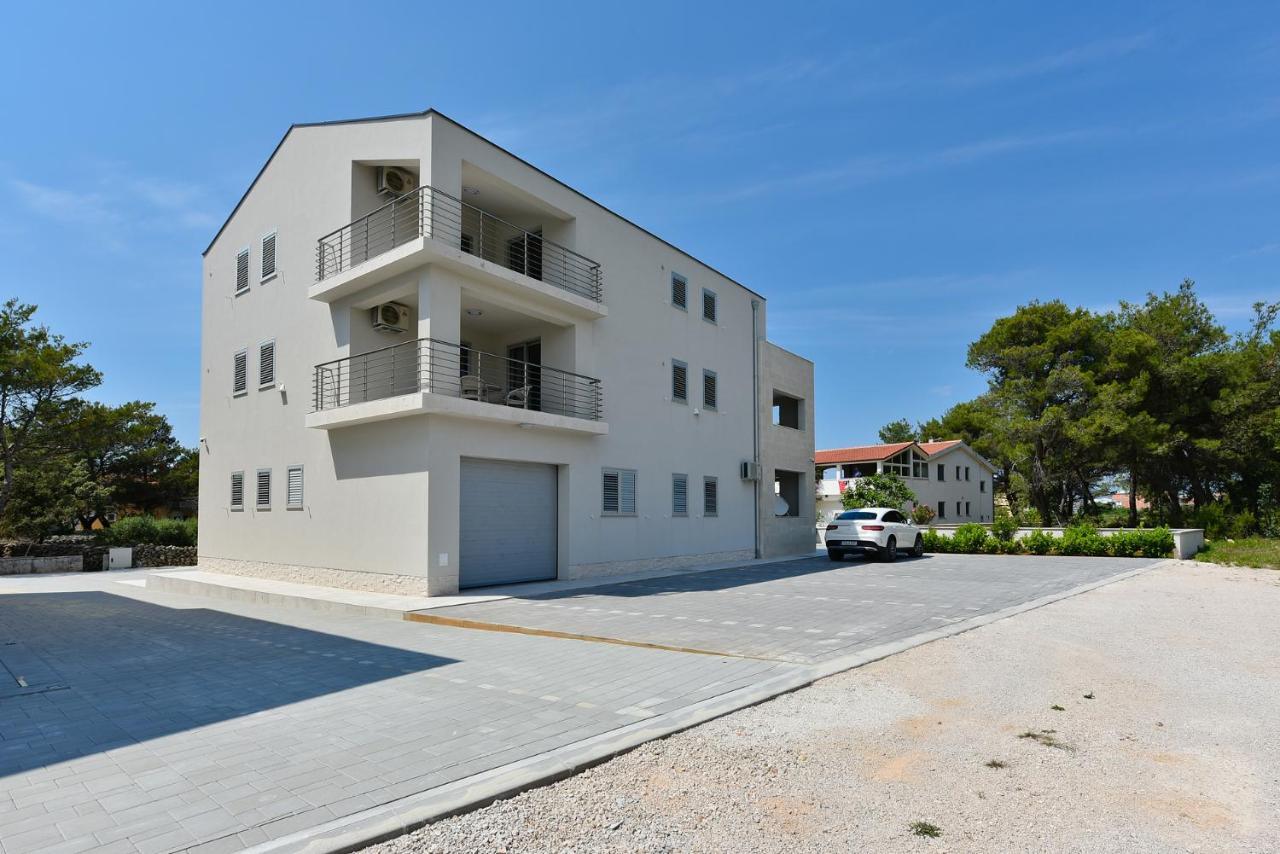 Apartmani Iva ヴィル エクステリア 写真