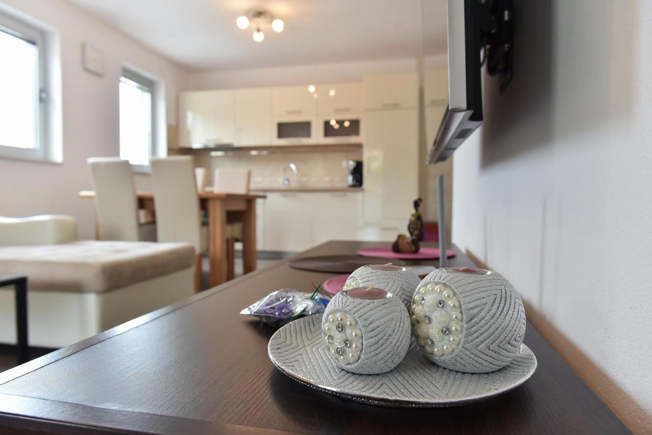 Apartmani Iva ヴィル エクステリア 写真