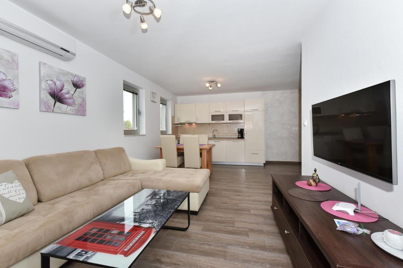 Apartmani Iva ヴィル エクステリア 写真