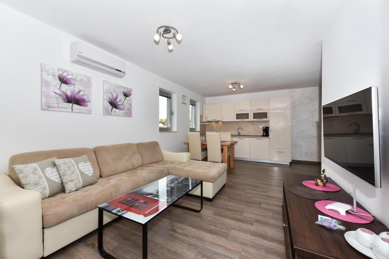 Apartmani Iva ヴィル エクステリア 写真