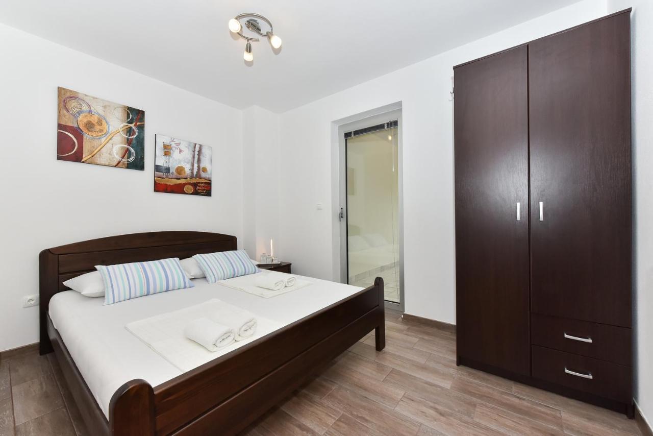 Apartmani Iva ヴィル エクステリア 写真