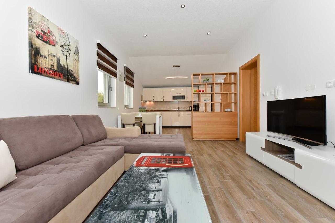 Apartmani Iva ヴィル エクステリア 写真