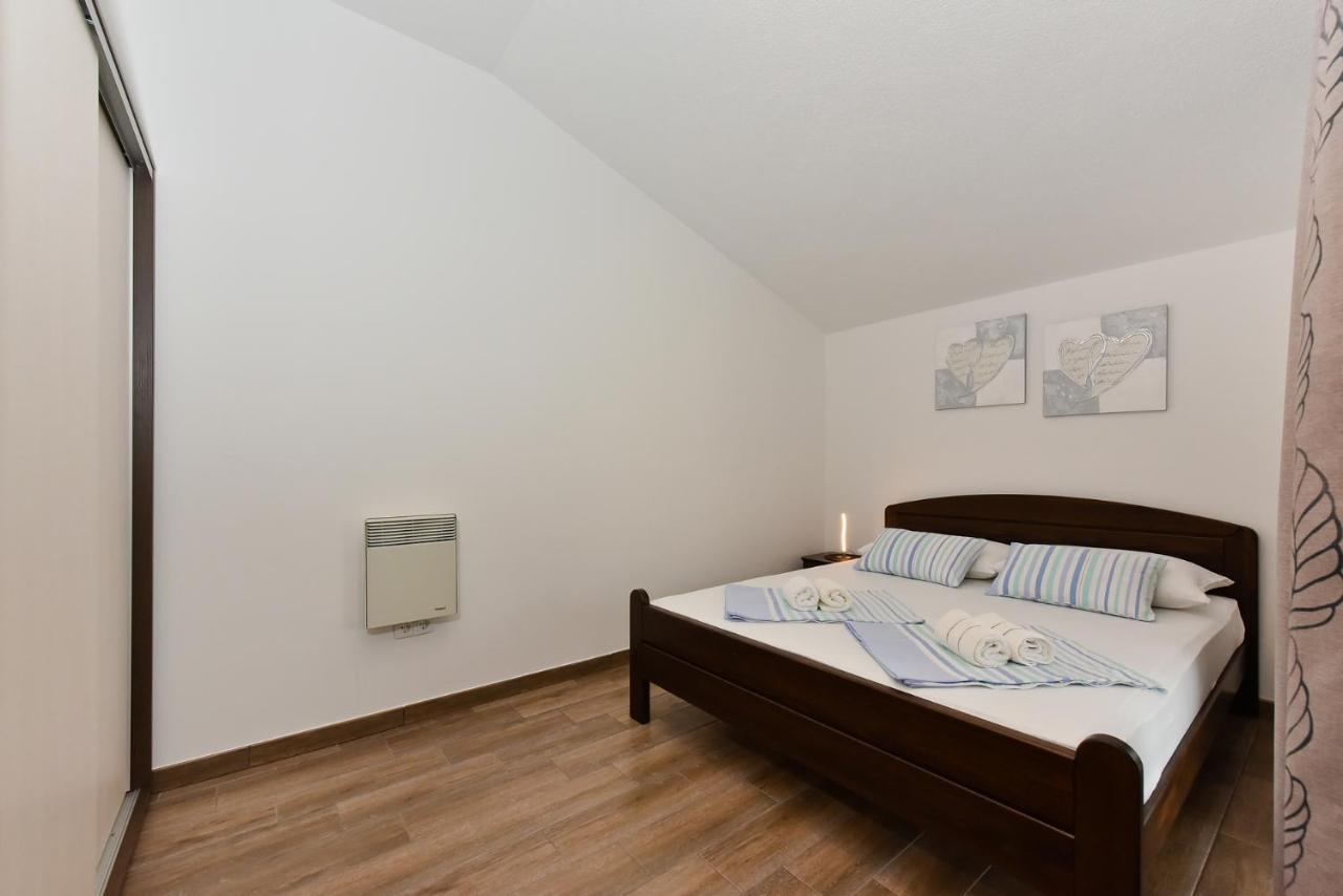 Apartmani Iva ヴィル エクステリア 写真