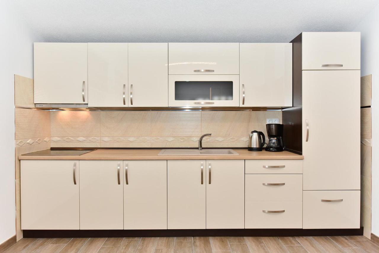 Apartmani Iva ヴィル エクステリア 写真
