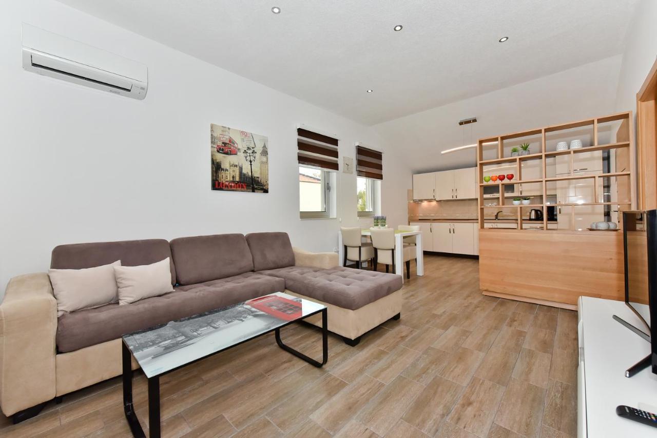 Apartmani Iva ヴィル エクステリア 写真