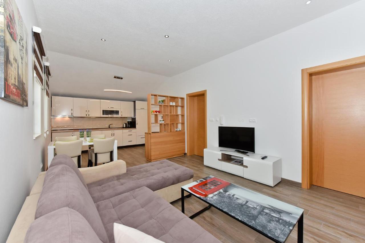 Apartmani Iva ヴィル エクステリア 写真