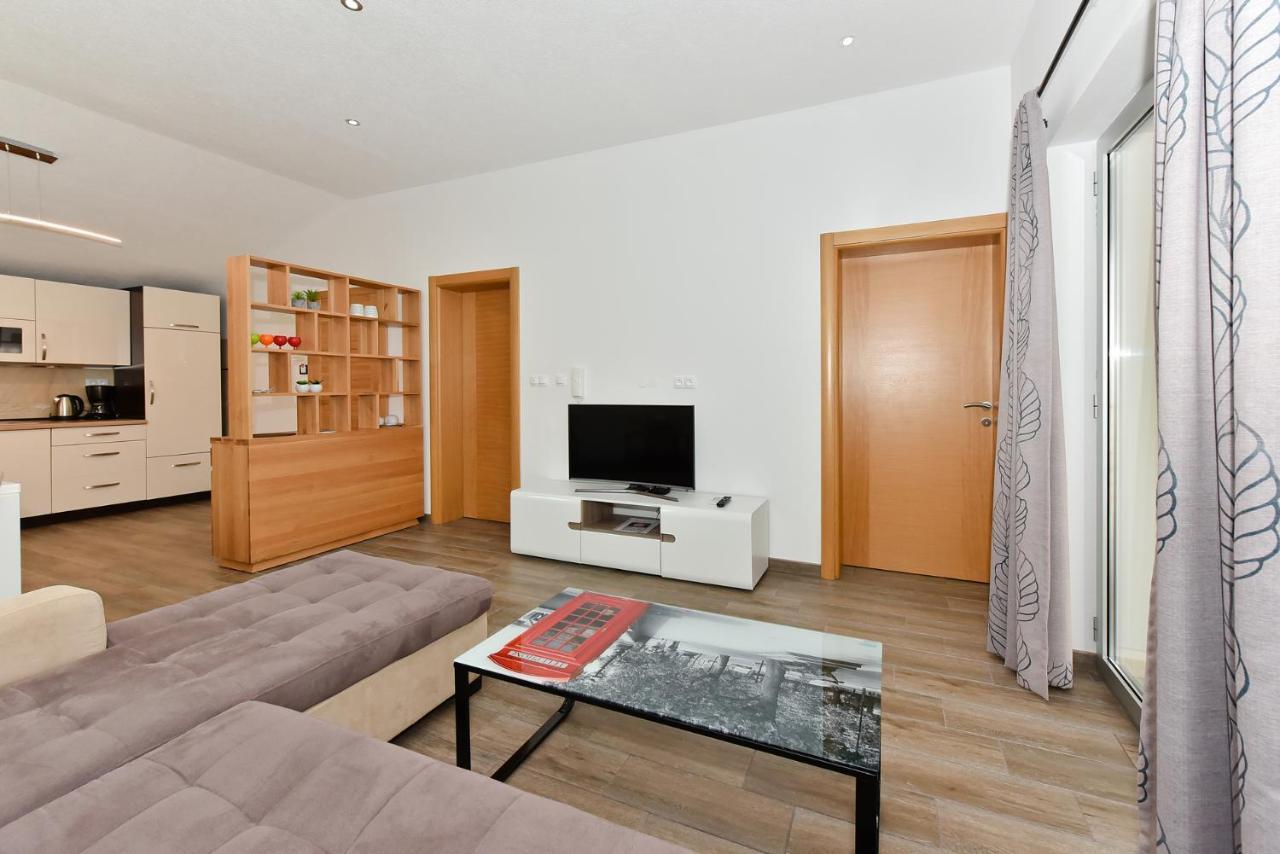 Apartmani Iva ヴィル エクステリア 写真