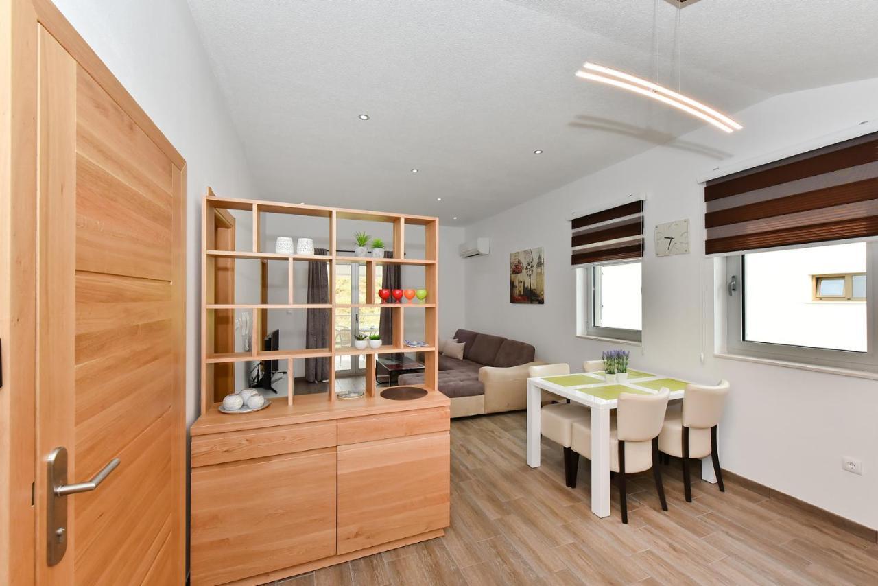 Apartmani Iva ヴィル エクステリア 写真