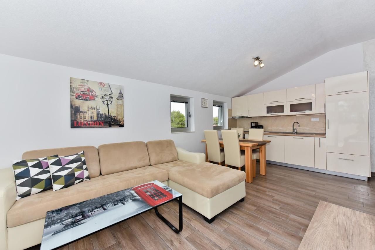 Apartmani Iva ヴィル エクステリア 写真