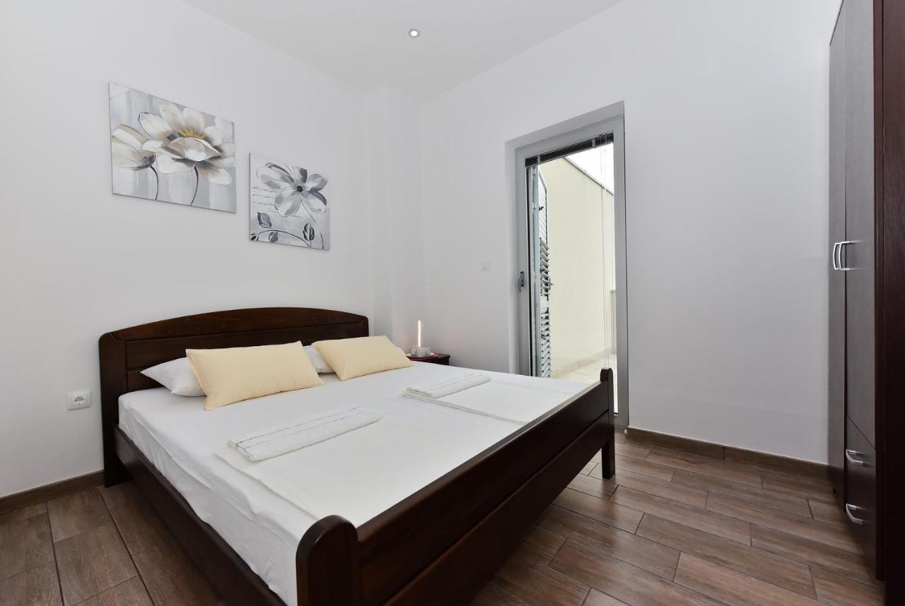 Apartmani Iva ヴィル エクステリア 写真