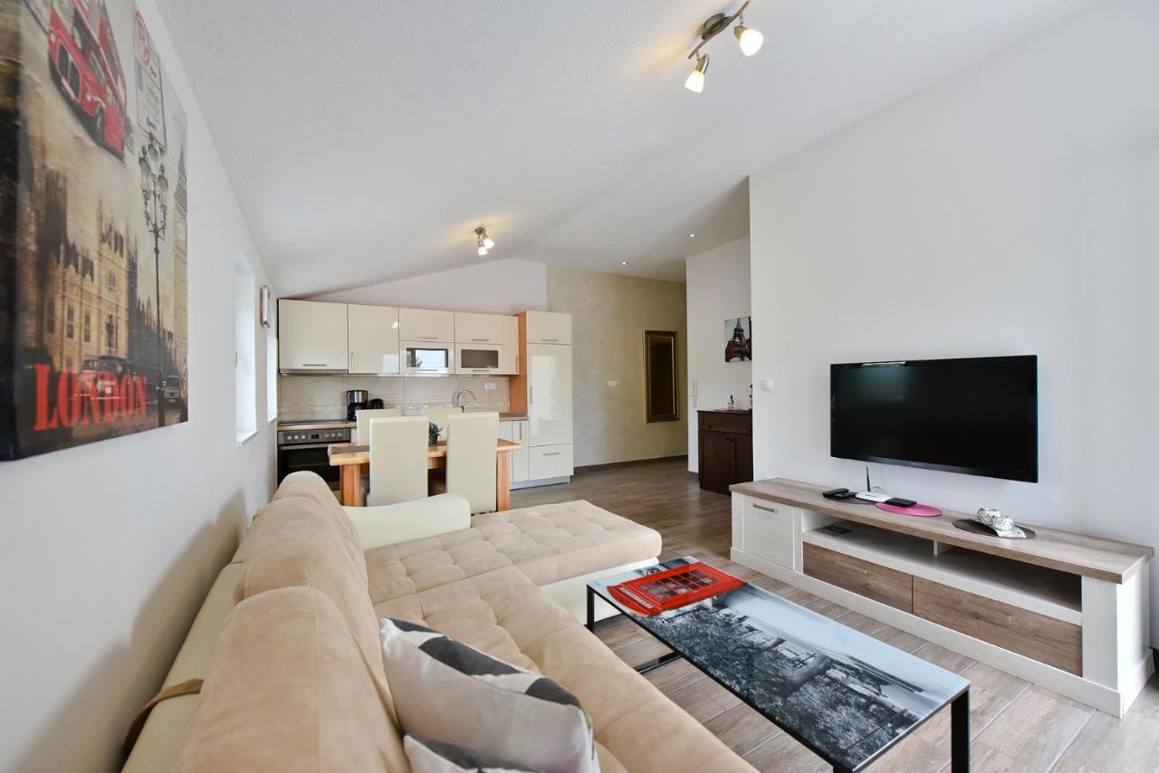 Apartmani Iva ヴィル エクステリア 写真