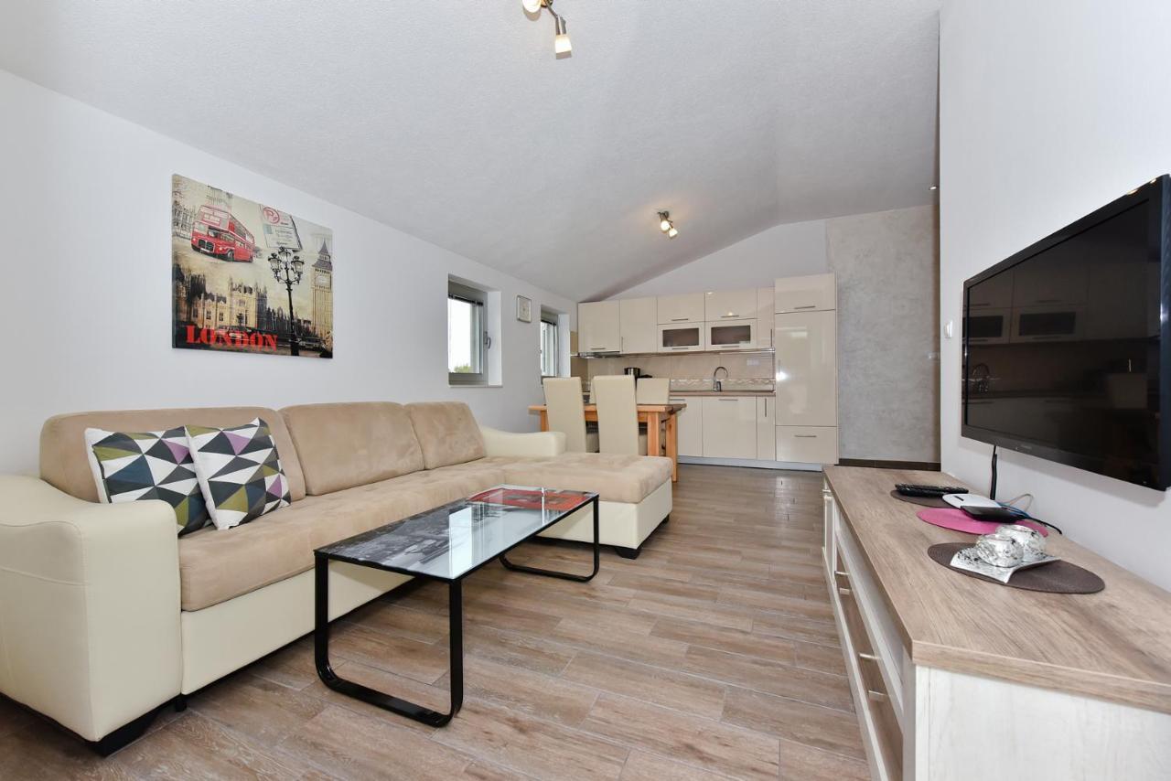 Apartmani Iva ヴィル エクステリア 写真