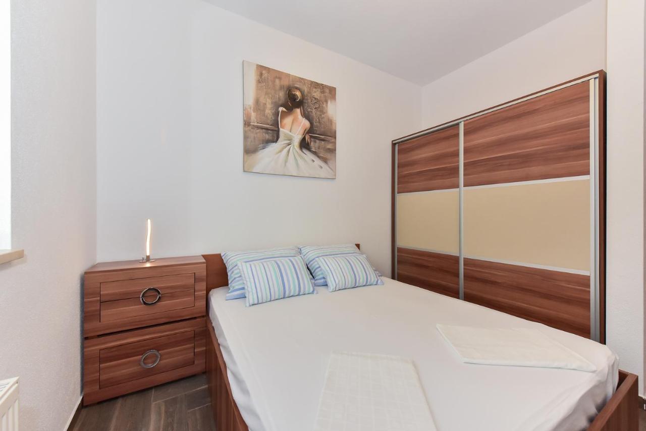 Apartmani Iva ヴィル エクステリア 写真