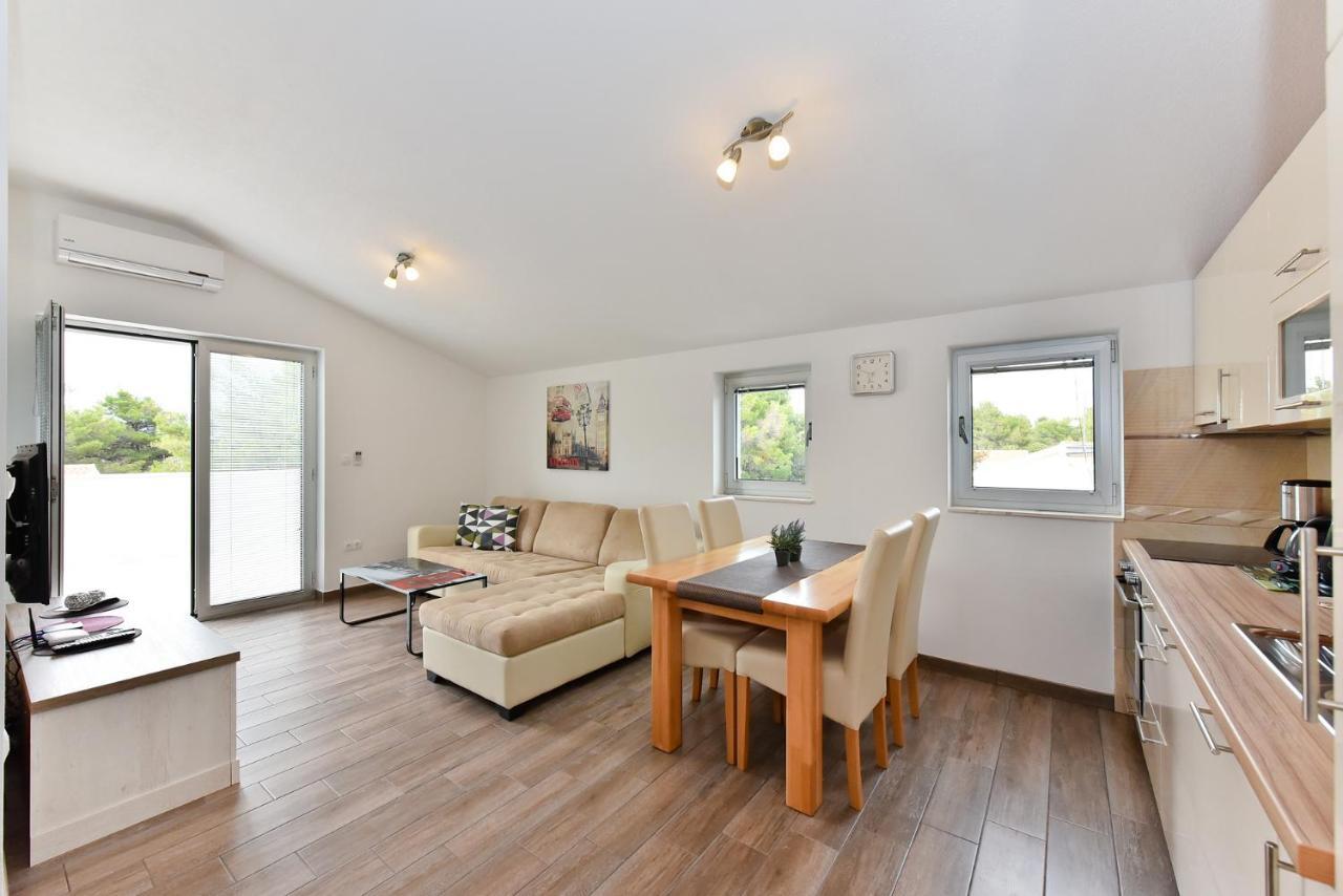 Apartmani Iva ヴィル エクステリア 写真