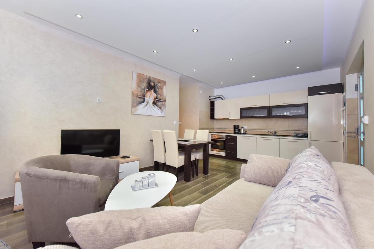 Apartmani Iva ヴィル エクステリア 写真
